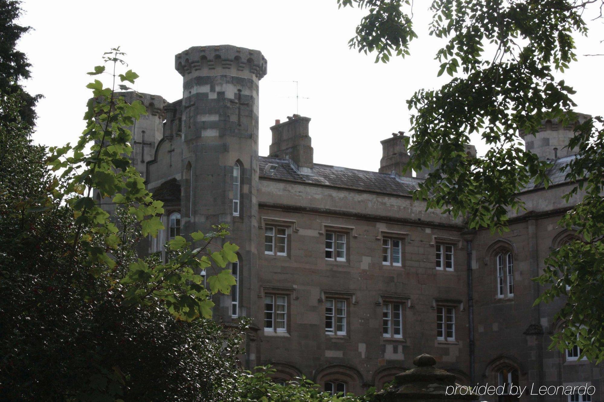 Hotel Studley Castle Exterior foto