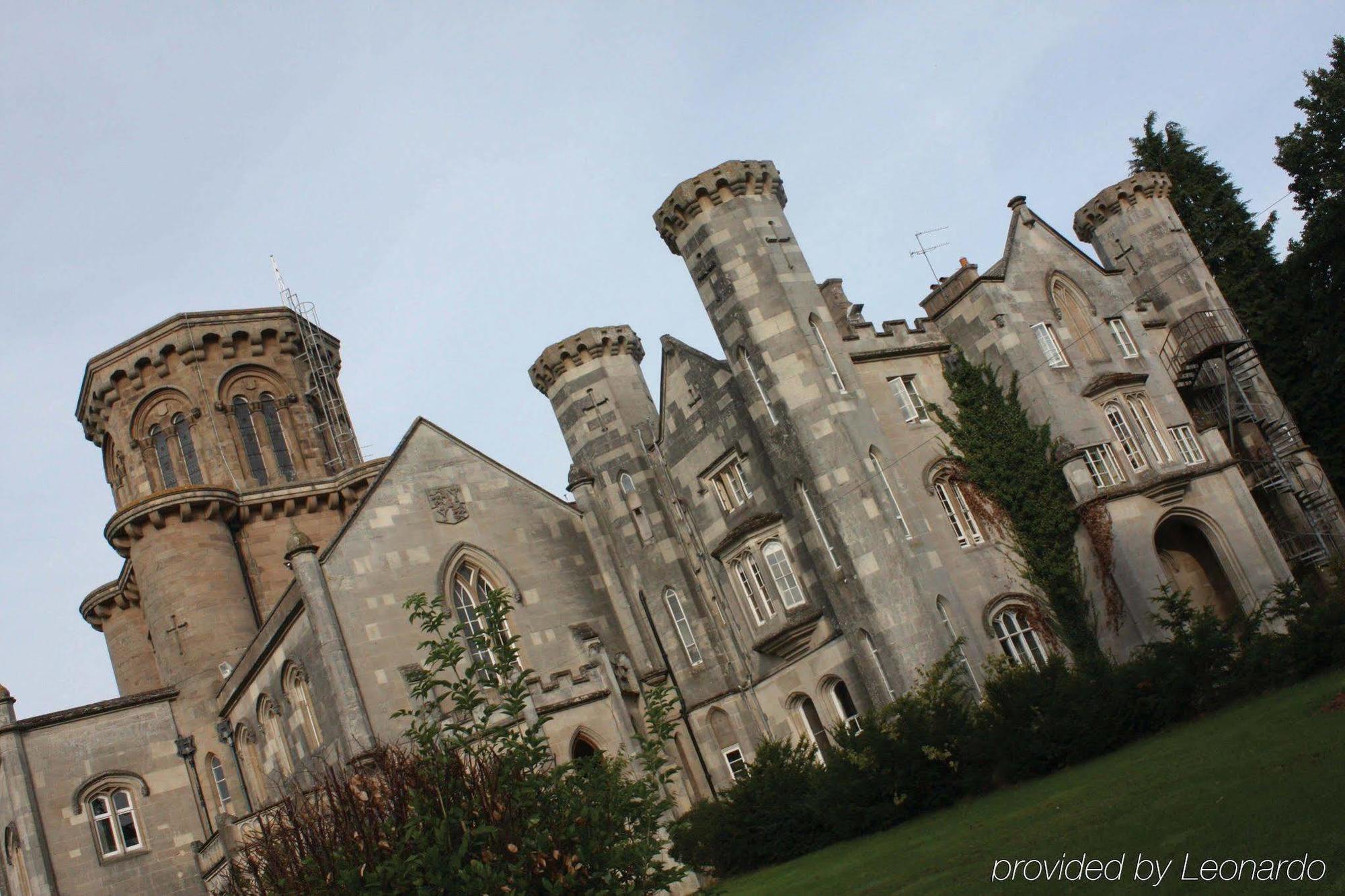 Hotel Studley Castle Exterior foto